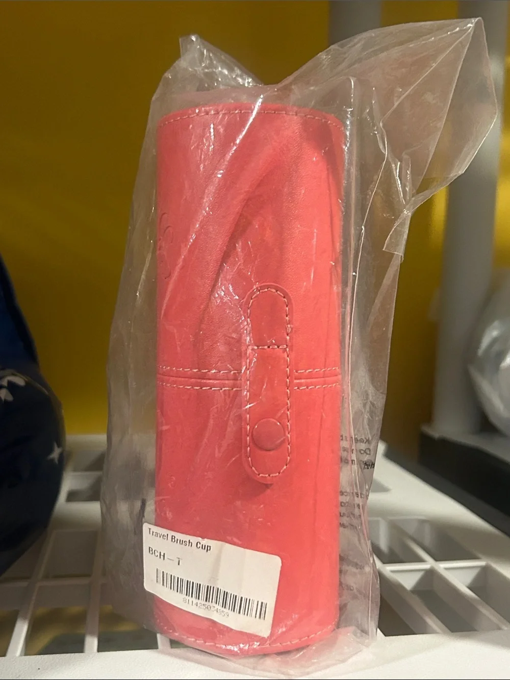 Sigma Beauty Travel Brush Holder in Pink. Snap Closure. NIP. Vegan